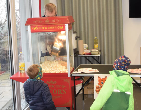 HO Popcorn und Kinder